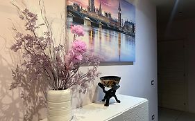 Stylish Flat In San Giovanni Lupatoto